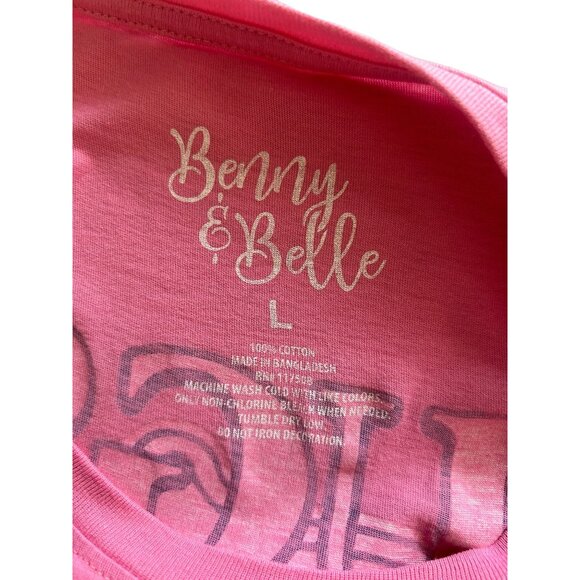 Women's Graphic Tee Sz L Pugs & Kisses Pink Benny & Belle Pug Dog Print - Picture 5 of 5